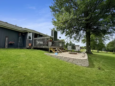 Exterior - 315 S Jackson Rd, Pecatonica, IL 61063 photo 11 of 18