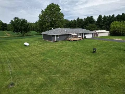 Exterior - 315 S Jackson Rd, Pecatonica, IL 61063 photo 4 of 18