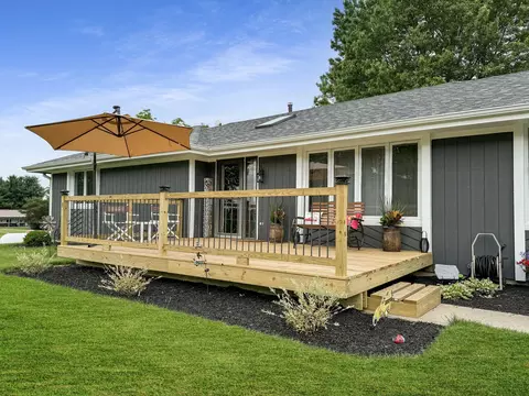 Exterior - 315 S Jackson Rd, Pecatonica, IL 61063 photo 6 of 18