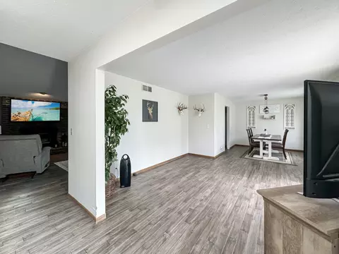 Living - 315 S Jackson Rd, Pecatonica, IL 61063 photo 1 of 9