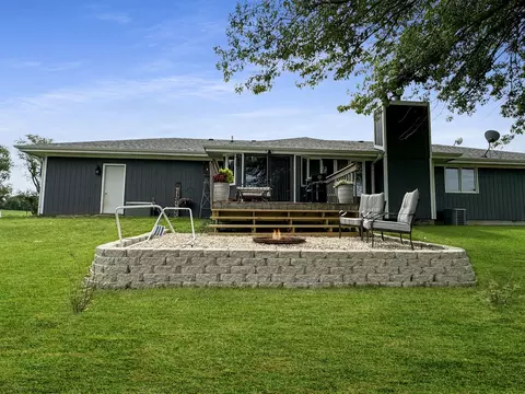Exterior - 315 S Jackson Rd, Pecatonica, IL 61063 photo 10 of 18