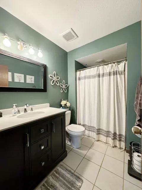 Bath - 315 S Jackson Rd, Pecatonica, IL 61063 photo 4 of 4