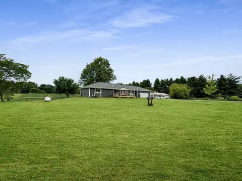 Exterior - 315 S Jackson Rd, Pecatonica, IL 61063 photo 5 of 18