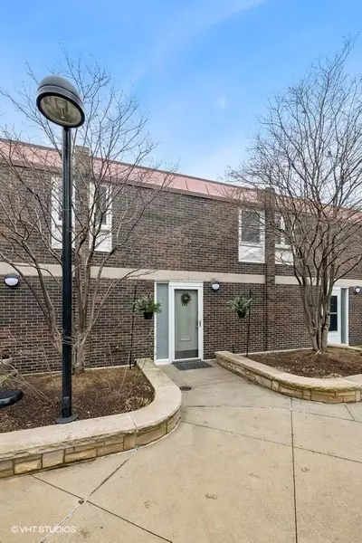 127 W Goethe St #127, Chicago, IL 60610