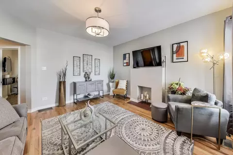 Living - 1507 E 65th St #1, Chicago, IL 60637 photo 3 of 6