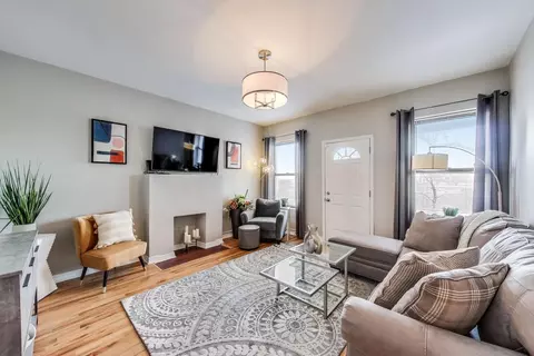 Living - 1507 E 65th St #1, Chicago, IL 60637 photo 1 of 6