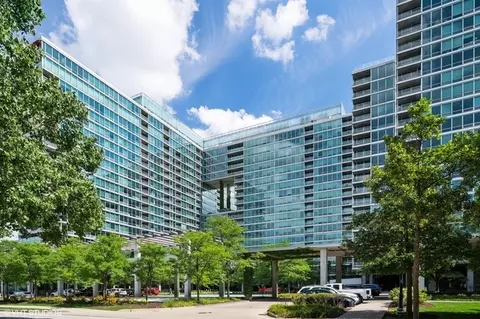 9655 Woods Dr #709, Skokie, IL 60077