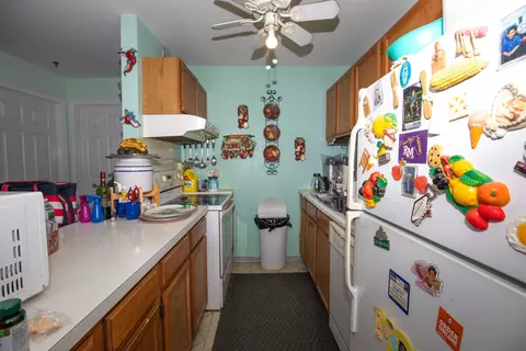 Kitchen - 3275 Kirchoff Rd #333, Rolling Meadows, IL 60008 photo 1 of 2