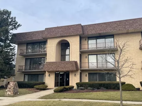 7446 W 153rd St #1, Orland Park, IL 60462