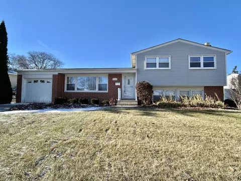 2236 N Champlain St, Arlington Heights, IL 60004