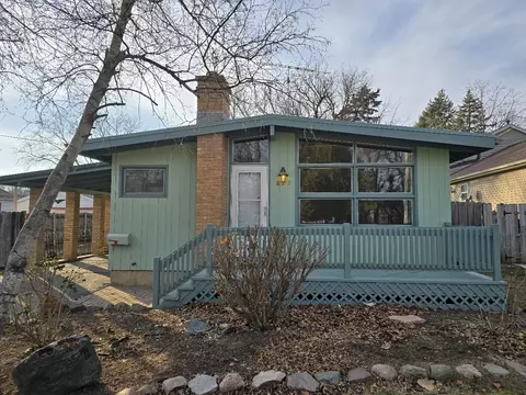 822 Blakely St, Woodstock, IL 60098