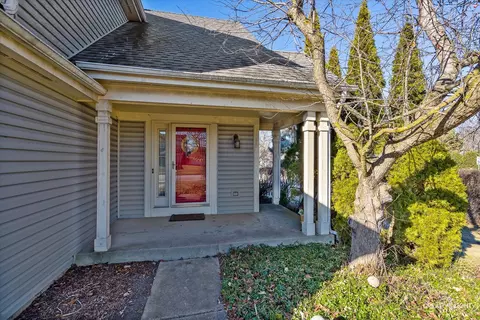Exterior - 1493 Beaumont Cir, Bartlett, IL 60103 photo 3 of 8