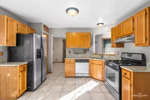 Kitchen - 1493 Beaumont Cir, Bartlett, IL 60103 photo 1 of 2