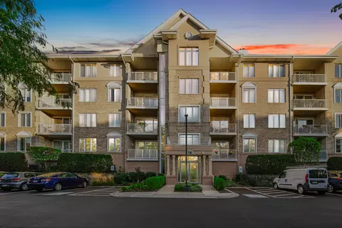 1761 Pavilion Way #206, Park Ridge, IL 60068