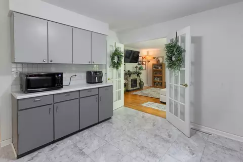 Kitchen - 4359 Lincoln Ave, Rolling Meadows, IL 60008 photo 2 of 2