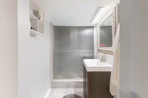 Bath - 4359 Lincoln Ave, Rolling Meadows, IL 60008 photo 1 of 3