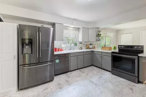 Kitchen - 4359 Lincoln Ave, Rolling Meadows, IL 60008 photo 1 of 2
