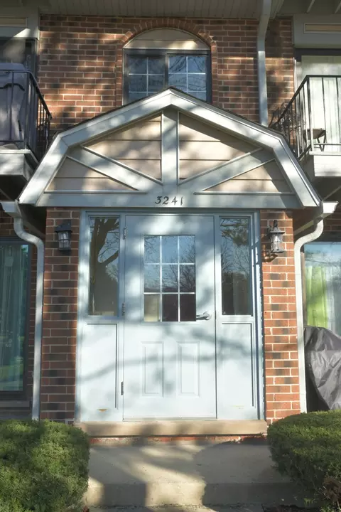 3241 Milwaukee Ave #1F, Northbrook, IL 60062