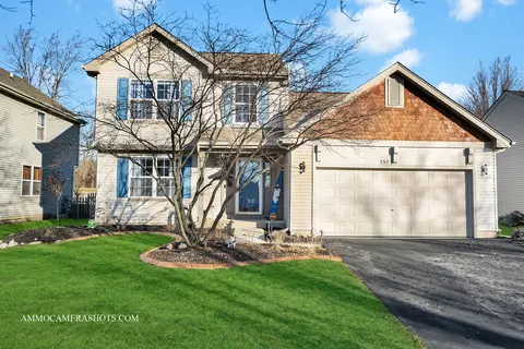 557 Ryegrass Trl, Aurora, IL 60504
