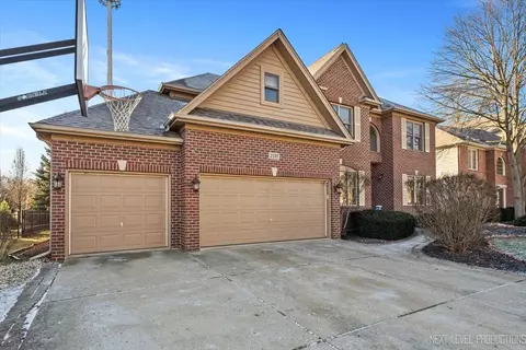 2197 Red Maple Ln, Aurora, IL 60502