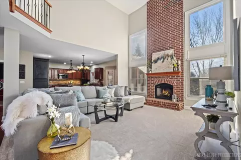 2197 Red Maple Ln, Aurora, IL 60502 photo 4
