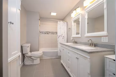 Bath - 1409 Bird Ct, Normal, IL 61761 photo 2 of 3