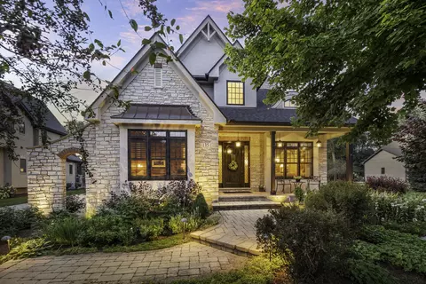 135 E Hillside Rd, Naperville, IL 60540