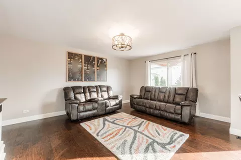 210 E Becker Pl, Sycamore, IL 60178 photo 9