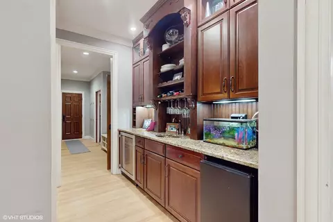 6320 Tennessee Ave, Willowbrook, IL 60527 photo 8