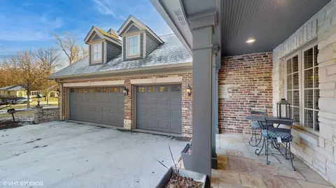 6320 Tennessee Ave, Willowbrook, IL 60527 photo 3