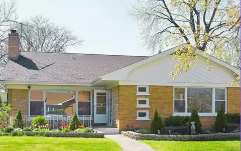 6622 N Christiana Ave, Lincolnwood, IL 60712