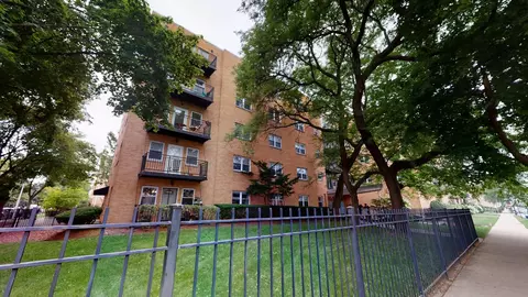 2501 W Bryn Mawr Ave #207, Chicago, IL 60659