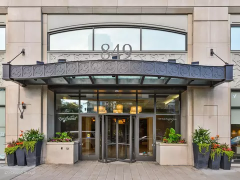 849 N Franklin St #809, Chicago, IL 60610