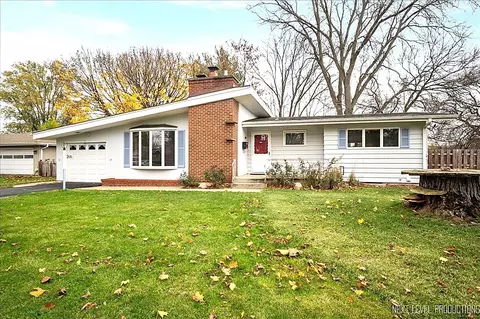 368 Republic Rd, Batavia, IL 60510