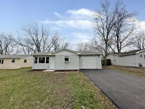 541 W Auburn Ln, Crete, IL 60417