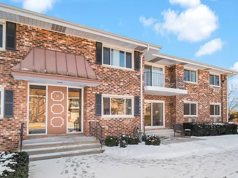 35 N Main St #25, Glen Ellyn, IL 60137