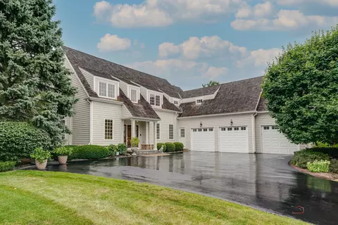 2000 W Southmeadow Ln, Lake Forest, IL 60045