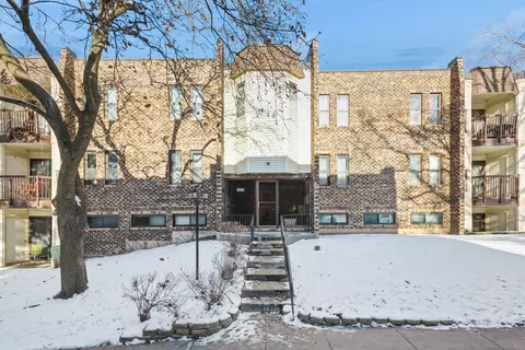 2025 Country Club Dr #15, Woodridge, IL 60517