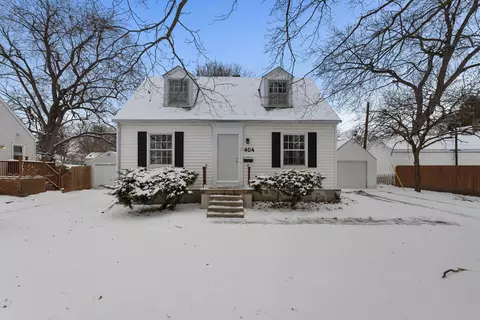 404 Fairview Dr, Champaign, IL 61820