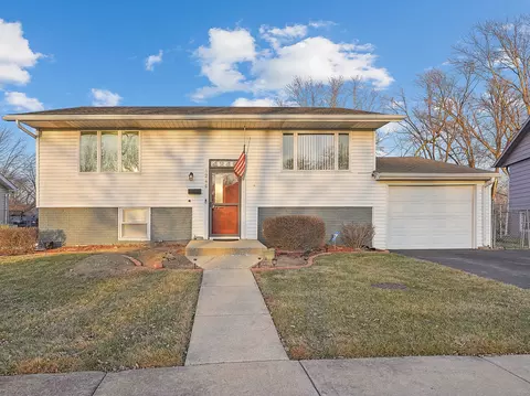 4246 Whitehall Ln, Richton Park, IL 60471