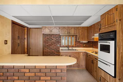 Kitchen - 116 Cora Ct, Thornton, IL 60476 photo 2 of 3