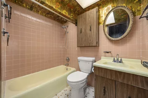 Bath - 116 Cora Ct, Thornton, IL 60476 photo 2 of 2