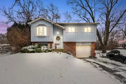 160 Balmoral Dr, Bolingbrook, IL 60440