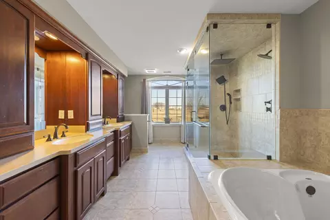 Bath - 3697 Eagle Ct, Dekalb, IL 60115 photo 2 of 5