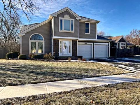 4256 Oak Knoll Ln, Hoffman Estates, IL 60192