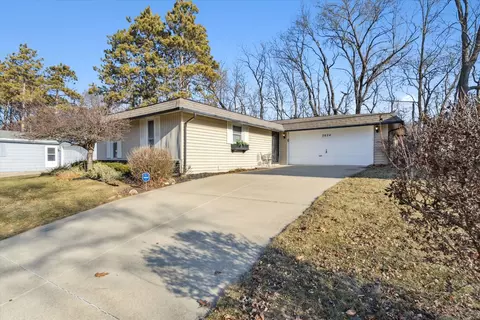 2824 Bavarian Ln, Rockford, IL 61109