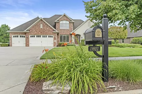 19921 Foxborough Dr, Mokena, IL 60448
