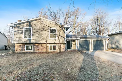 784 Sussex Ln, Crystal Lake, IL 60014