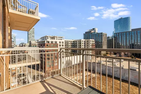 Exterior - 950 W Monroe St #802, Chicago, IL 60607 photo 2 of 2