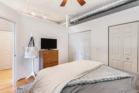 Bedroom - 950 W Monroe St #802, Chicago, IL 60607 photo 2 of 3